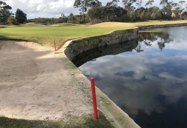 Avalon Earthworks constructing retaining sea walls northern beaches